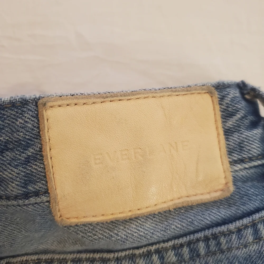 EVERLANE The Cheeky Long Short Distressed Fray Hem Denim Cut Offs Women's SZ‎ 25